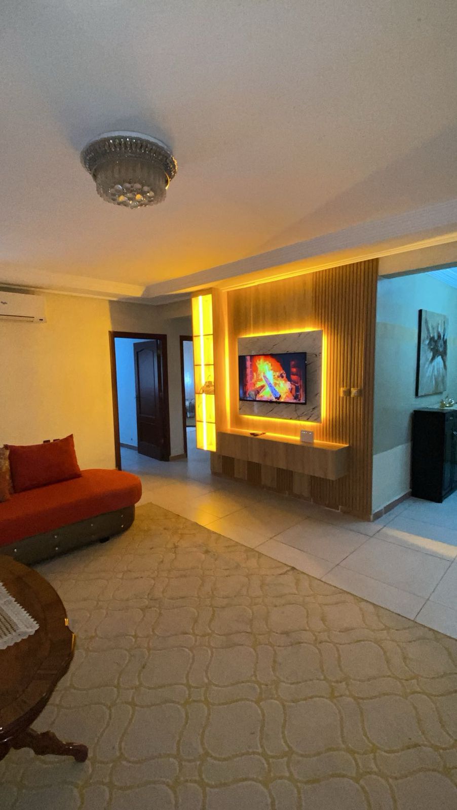 Luxury Hilton District Apartment - Modern and Sophisticated